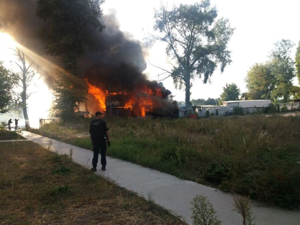 Горит весь комплекс Bora Bora Beach Club