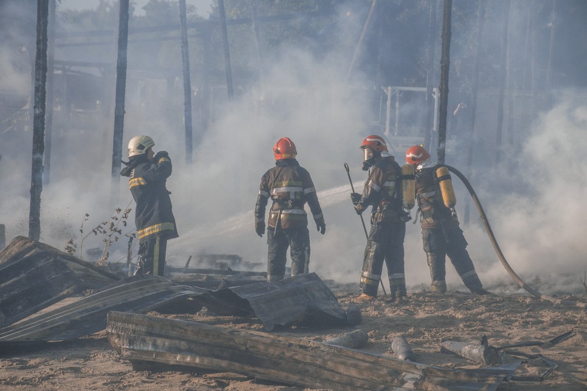 Территорию Гидропарка затянуло дымом 