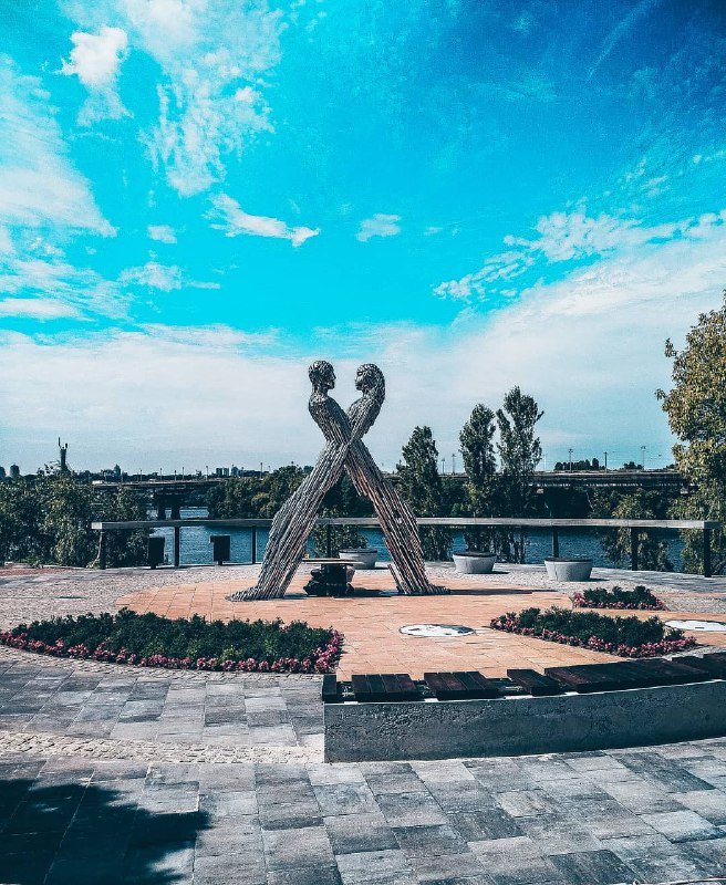 Совсем новый монумент красивенно снял @eugene_purgin