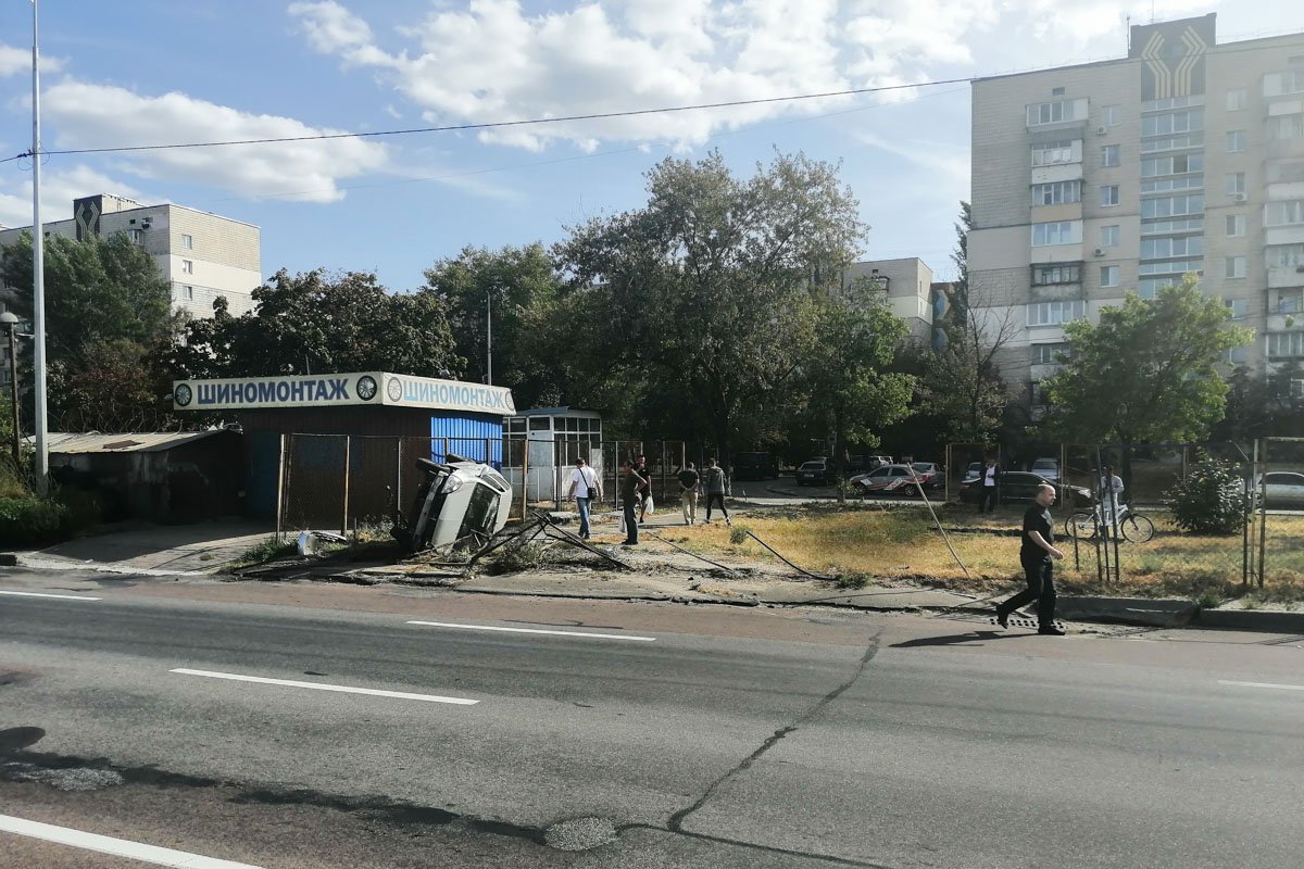 Водитель и пассажир отделались испугом и ссадинами