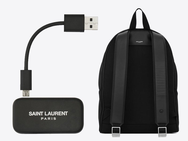 Передача данных происходит через разъем microUSB Передача данных происходит через разъем microUSB