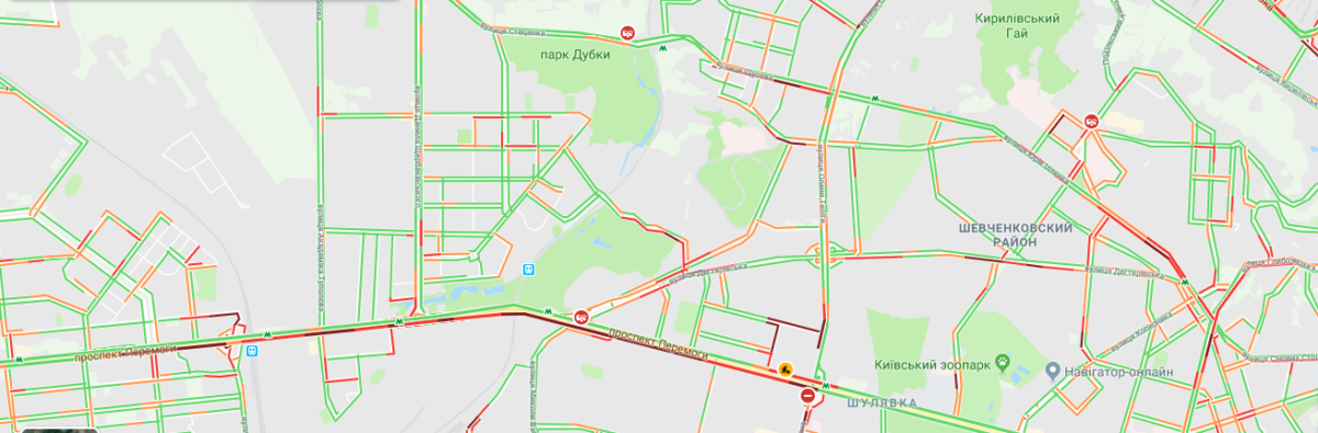 Проспект Победы стоит не в одной, а в двух пробках. На скриншоте первой можно заметить и вставшую Лукьяновку