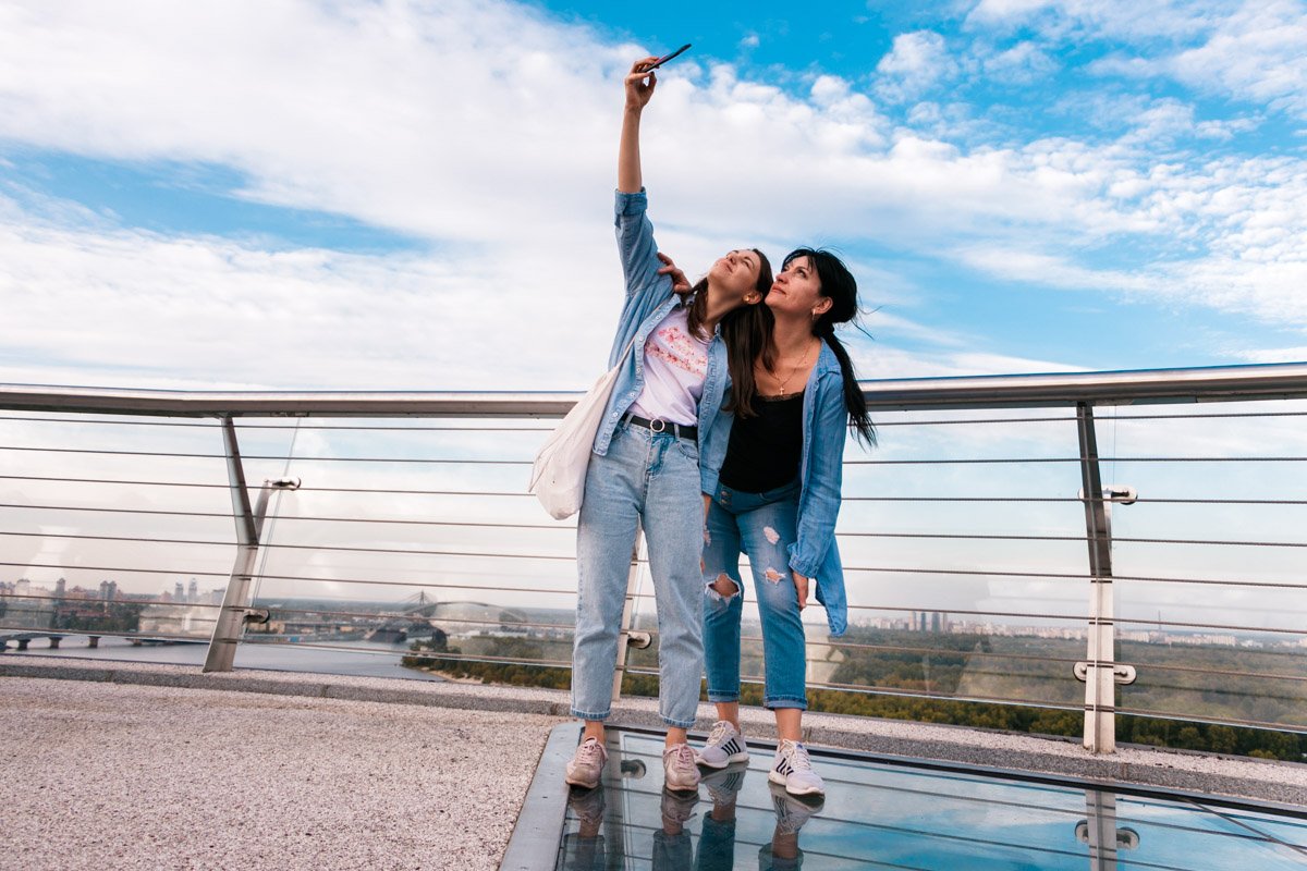 Будете идти в сторону пешеходно-велосипедного моста - обязательно сделайте такое селфи