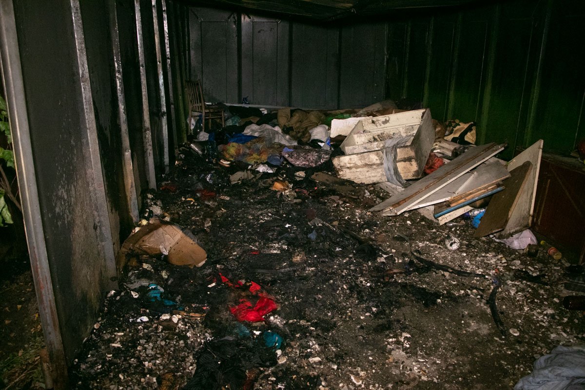 В Печерском районе Киева во дворе жилого дома по адресу улица Михаила Бойчука, 18 произошел пожар