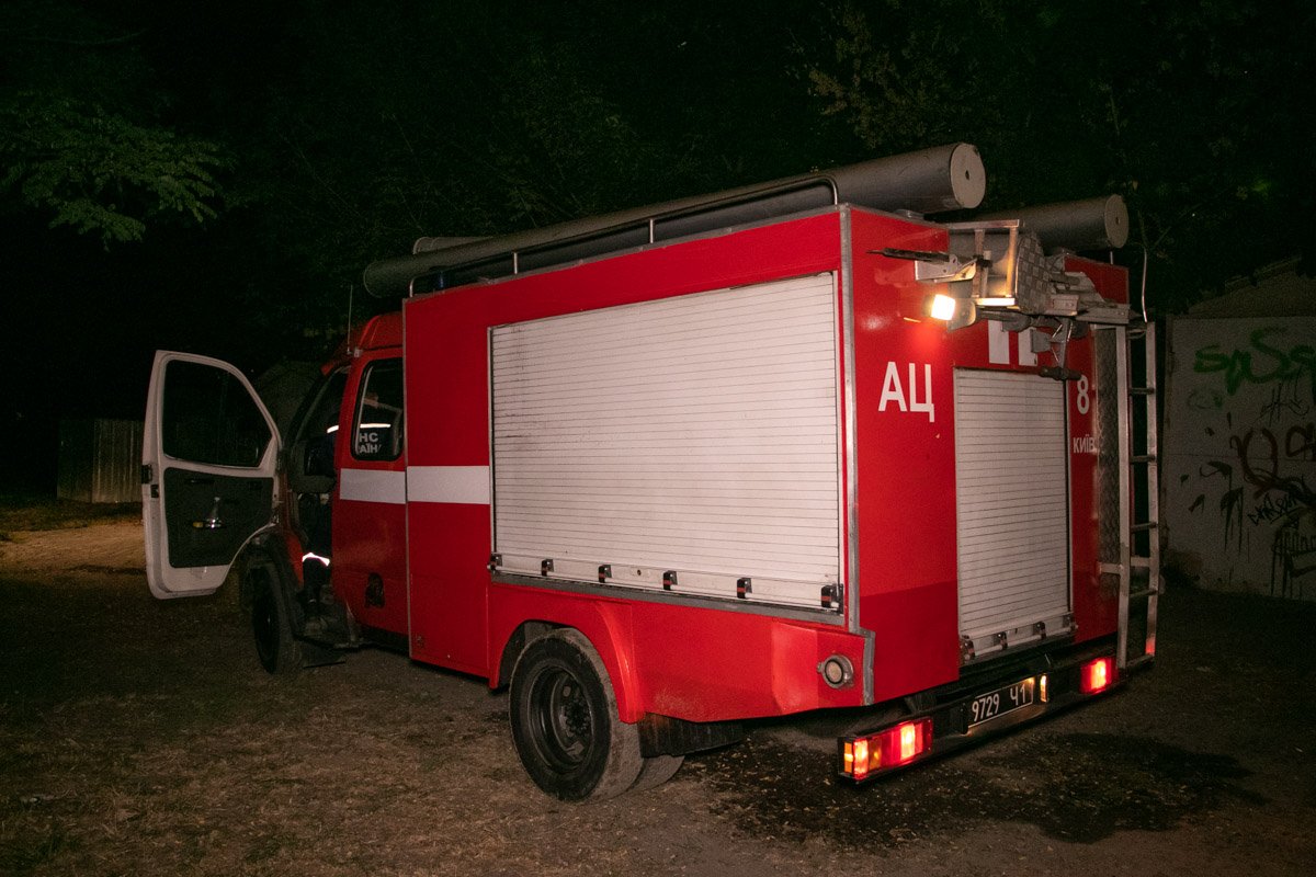 На месте работали две единицы техники спасателей и около 10 человек личного состава