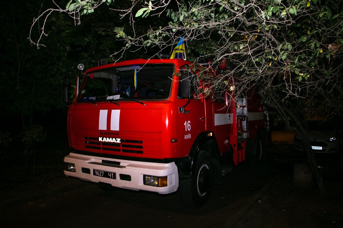 На месте работали четыре единицы техники и около 15 человек личного состава