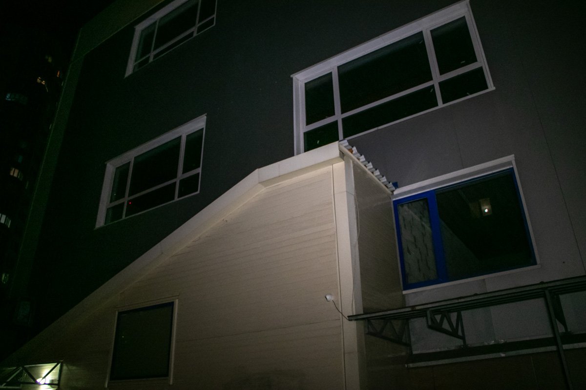 На Урловской 14-летний подросток сорвался с крыши