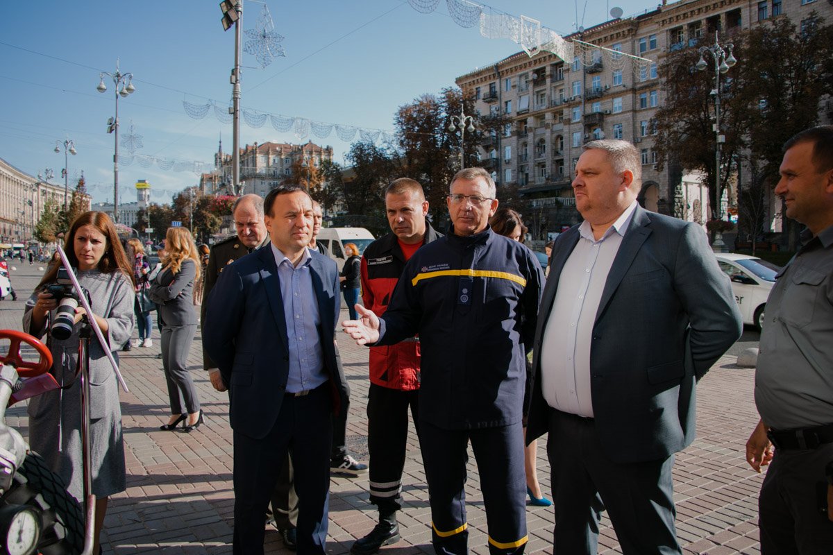 Кроме того, на мероприятии присутствовали глава полиции Киева Андрей Крищенко, представители прокуратуры и медики