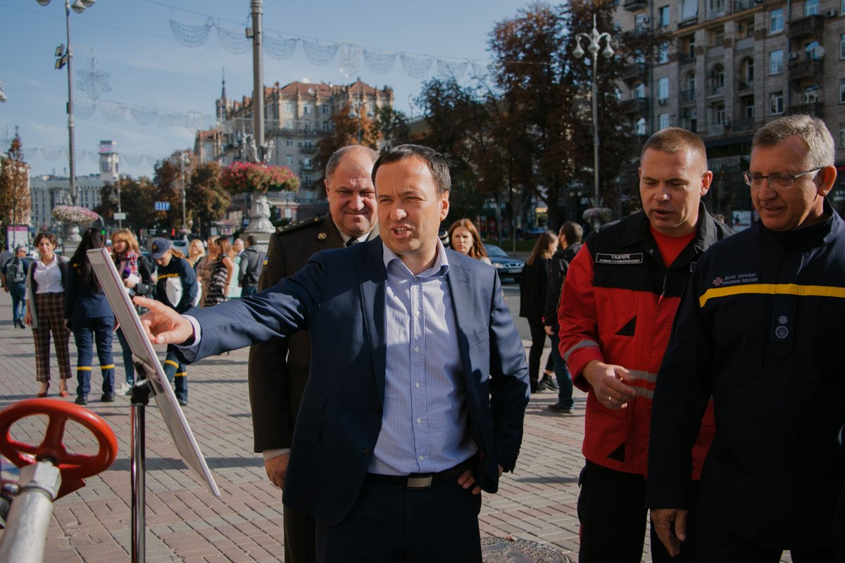 Петр Пантелеев поздравил спасателей и поблагодарил их за то, что они каждый день подвергают себя опасности и спасают тысячи жизней