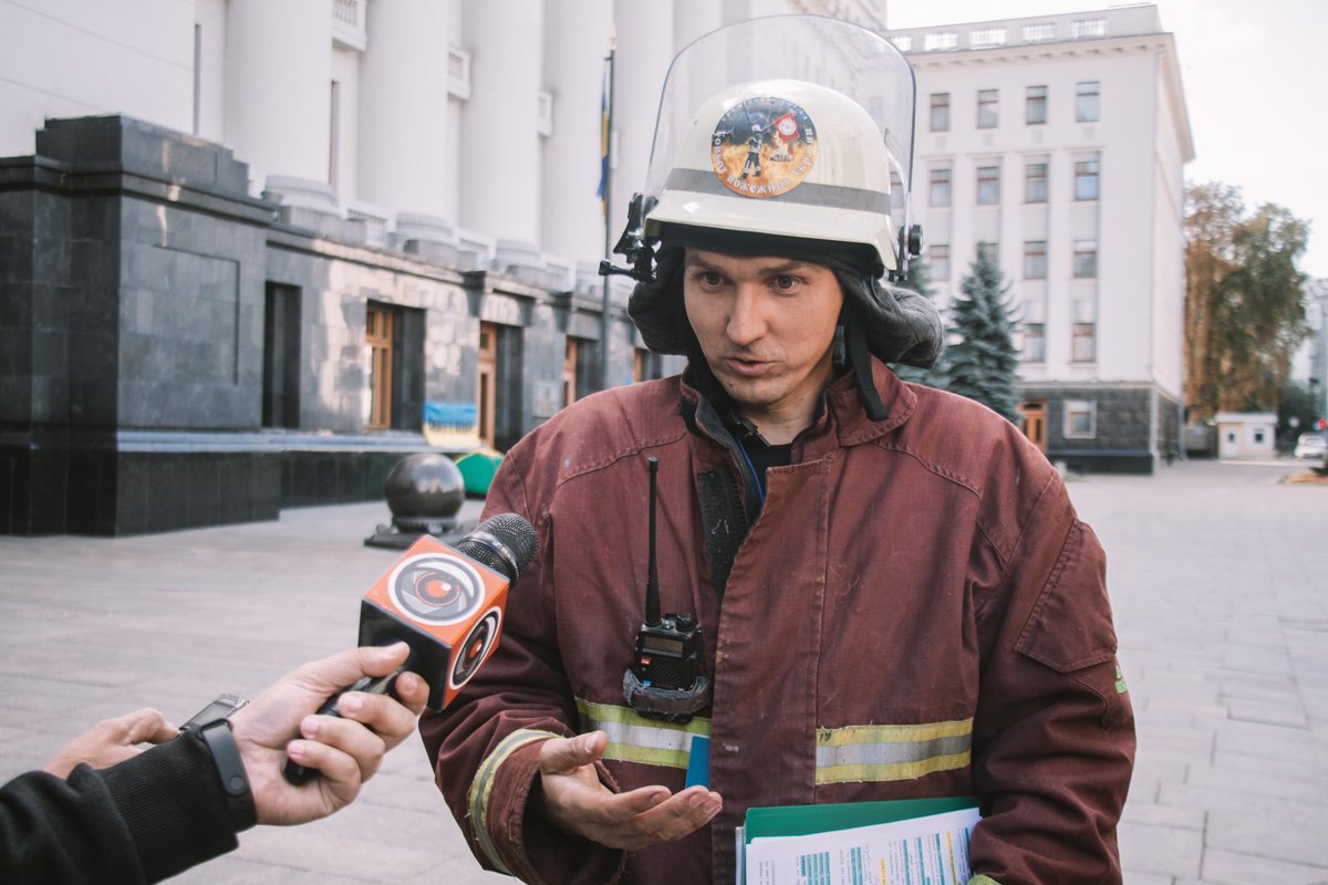 Митингующие жаловались на коррупцию, плохое материальное обеспечение и даже угрозы их семьям