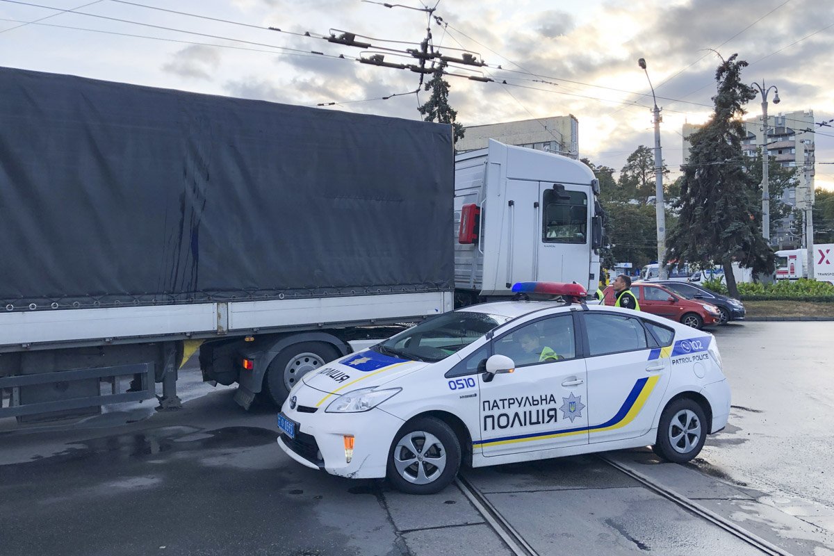 Патрульные полицейские задули водителя фуры на драгере Патрульные полицейские задули водителя фуры на драгере