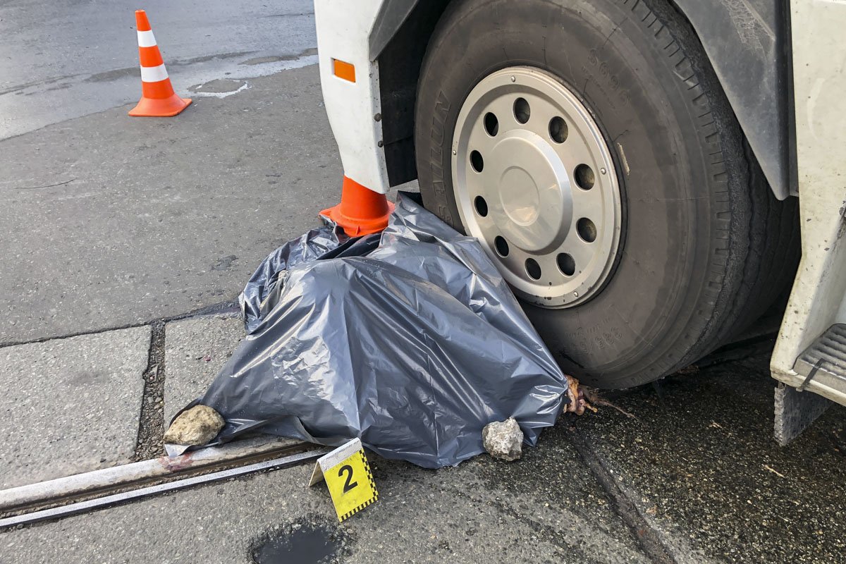Женщина скончалась сразу на месте аварии Женщина скончалась сразу на месте аварии