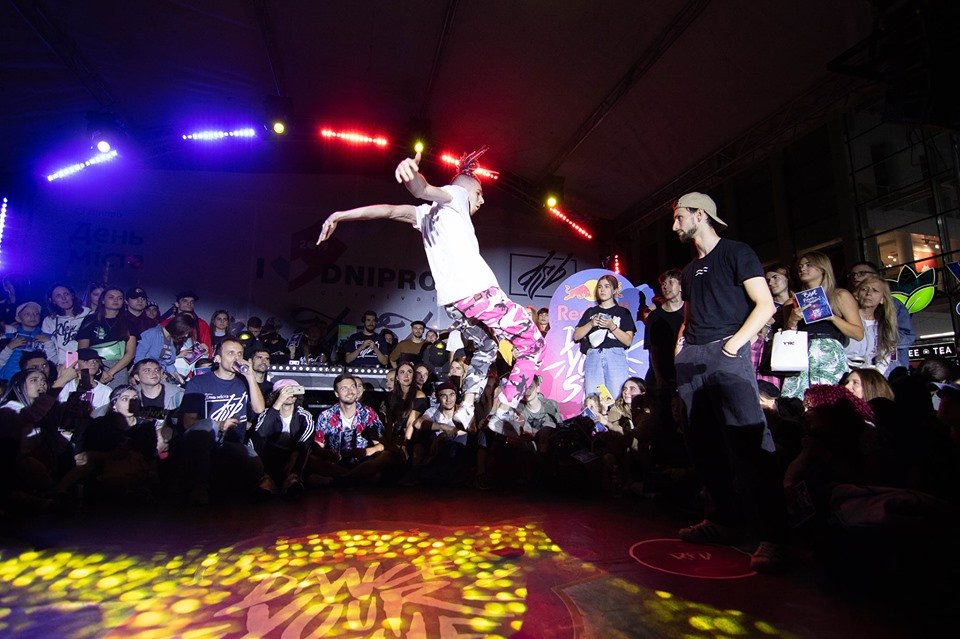 Вы как зрители не просто смотрите на батлы, но и непосредственно сами участвуете в выборе победителей