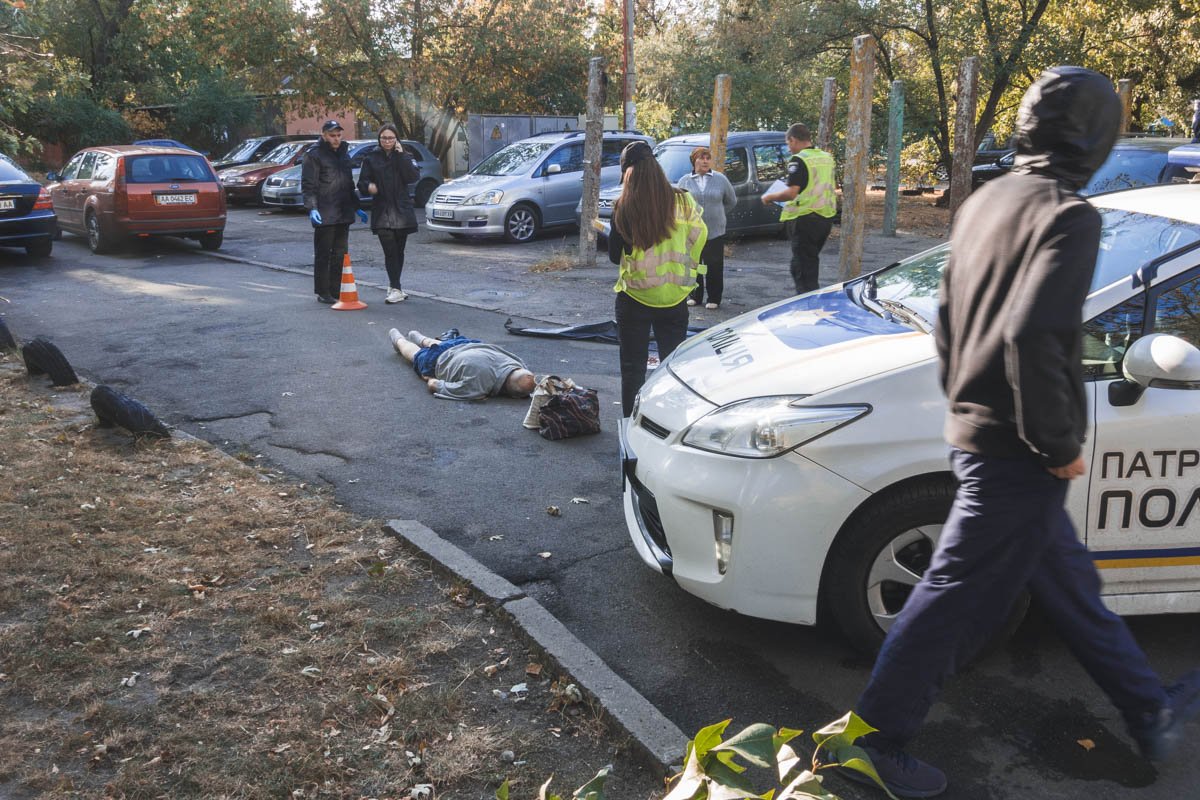 На месте работают следователи, которые пытаются установить причину произошедшего
