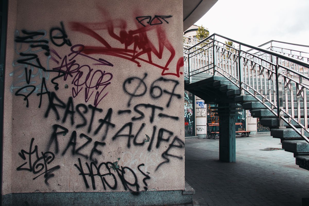 Ну хоть стены можно было не трогать? Ну хоть стены можно было не трогать?