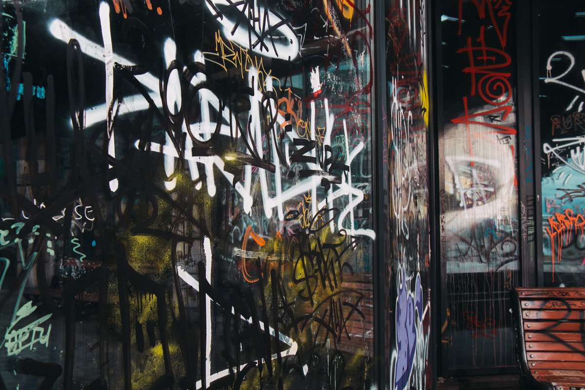 Помнится, подобные надписи были модные в начале двухтысячных Помнится, подобные надписи были модные в начале двухтысячных