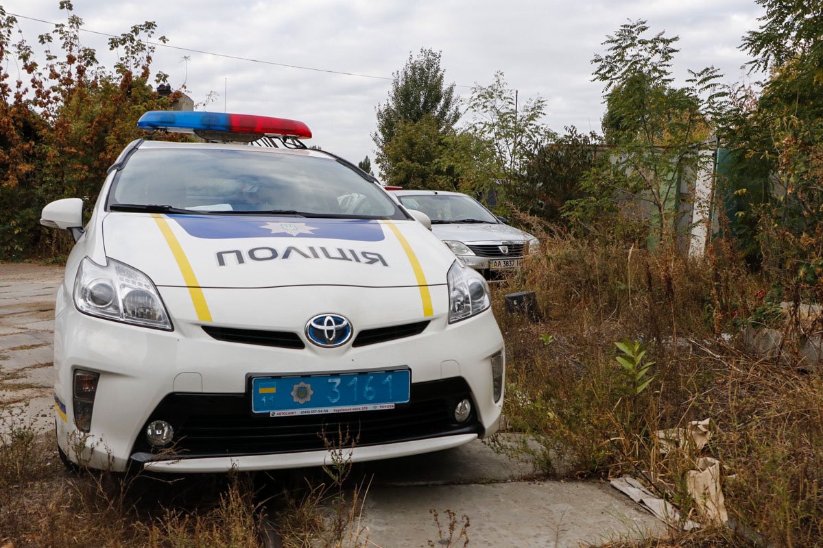 В Киеве на улице Приколейная, 21 обнаружили труп мужчины В Киеве на улице Приколейная, 21 обнаружили труп мужчины