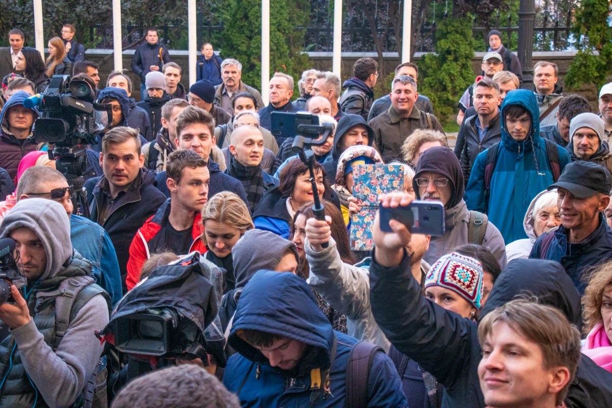 В Киеве возле Офиса президента собрался митинг против Игоря Коломойского В Киеве возле Офиса президента собрался митинг против Игоря Коломойского
