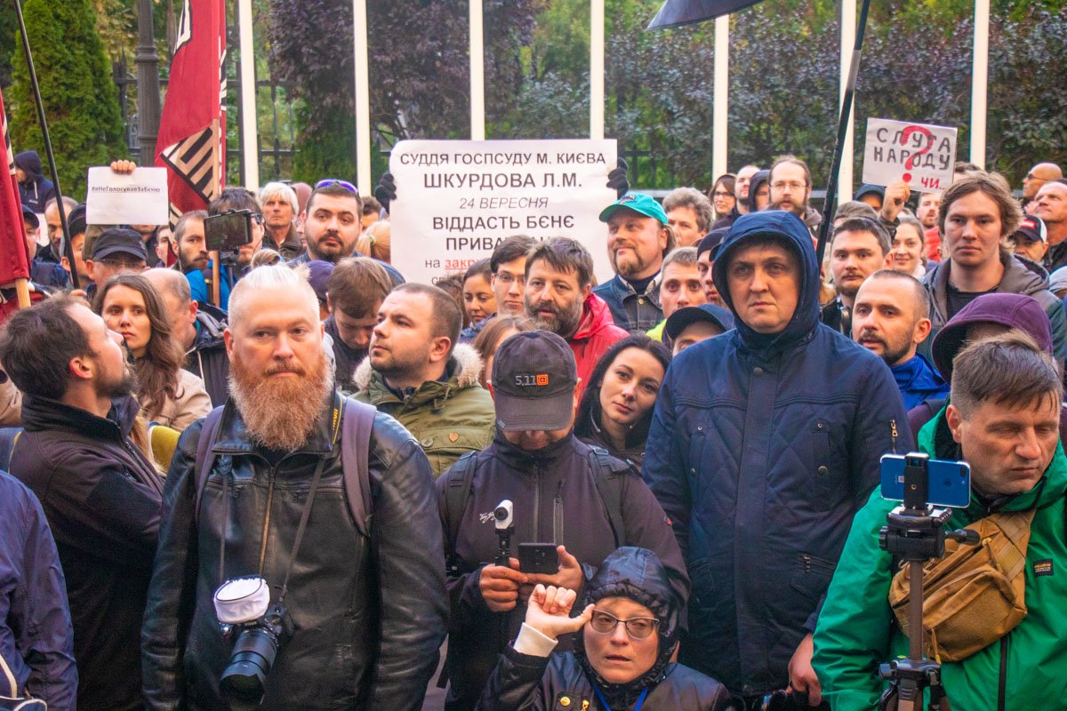 Участников не отпугнула дурная погода - прямо перед началом митинга прошел мелкий дождь Участников не отпугнула дурная погода - прямо перед началом митинга прошел мелкий дождь