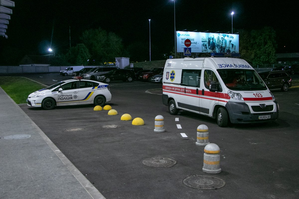 Из аэропорта «Киев» эвакуировали всех пассажиров и персонал Из аэропорта «Киев» эвакуировали всех пассажиров и персонал