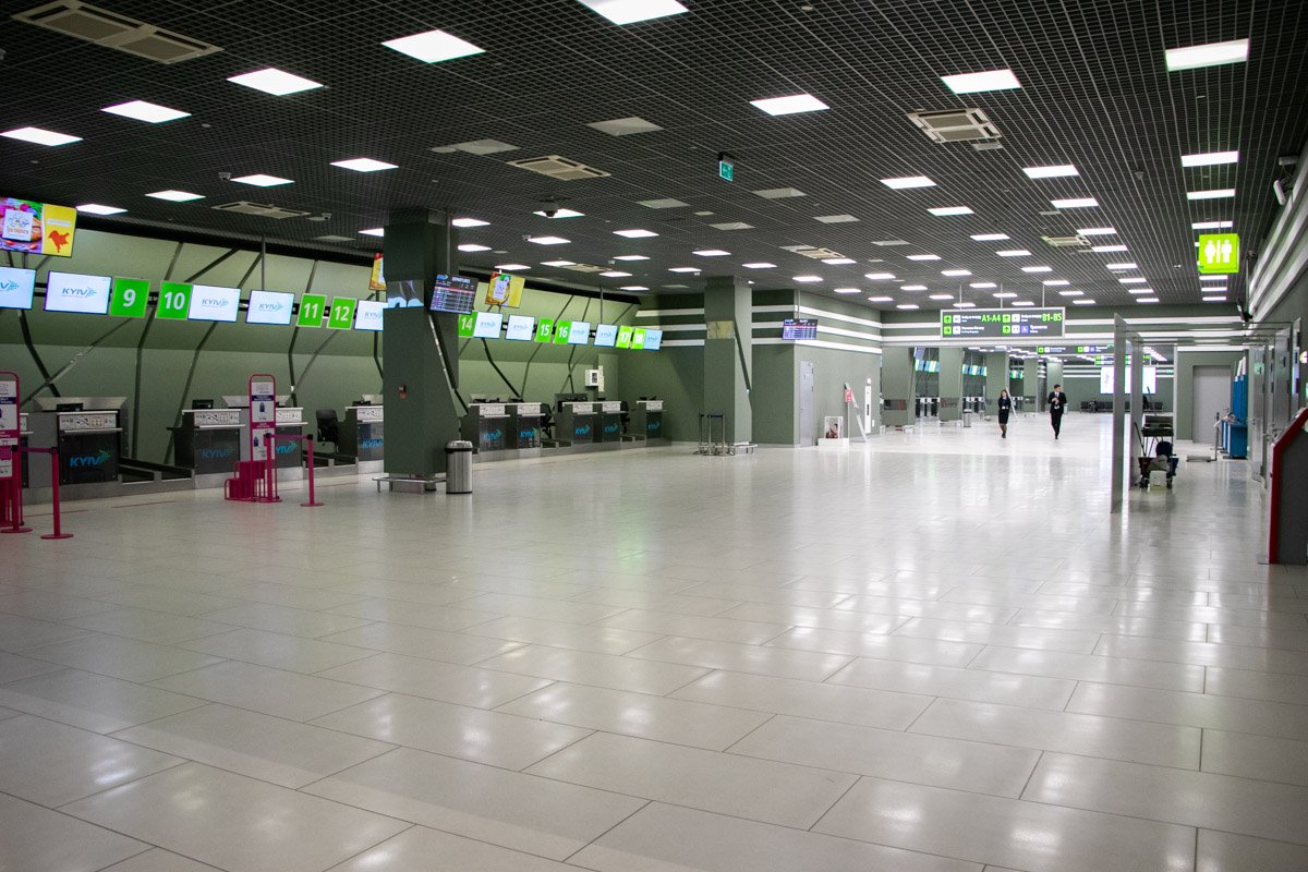 Причиной эвакуации стало анонимное сообщение о минировании здания Причиной эвакуации стало анонимное сообщение о минировании здания