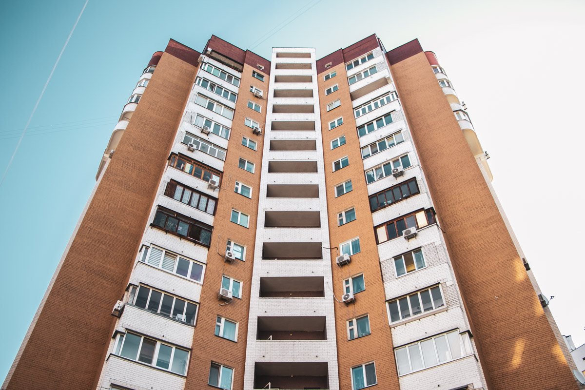 21 сентября в Киеве по адресу улица Вишняковская, 11 был обнаружен труп молодого парня