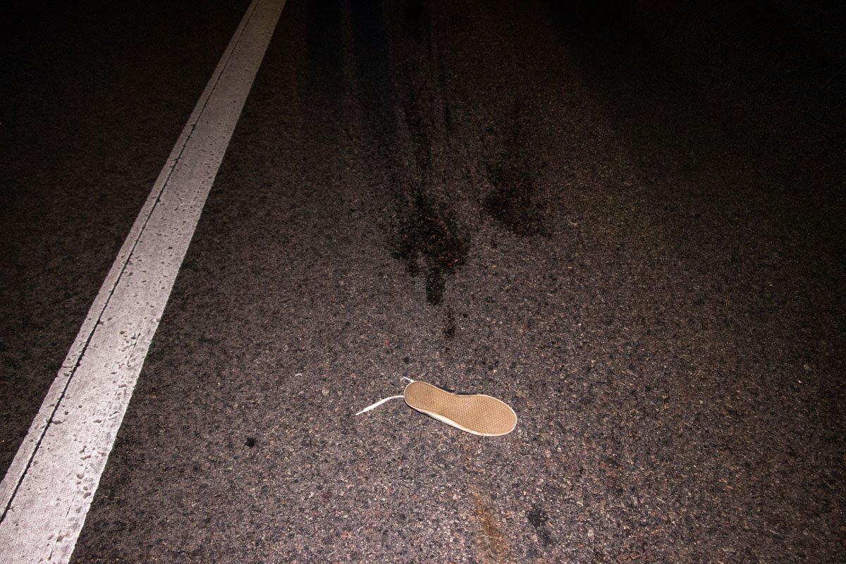 На Одесской трассе произошла авария с участием автомобиля Volkswagen Passat и женщины-пешехода