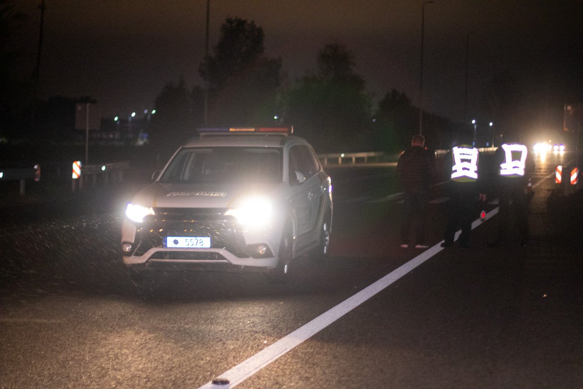 На месте работал экипаж патрульной полиции, "скорая" и следственно-оперативная группа