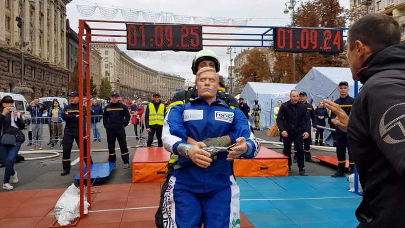 Самое сложное - спасти "потерпевшего", вес которого 80 килограмм 