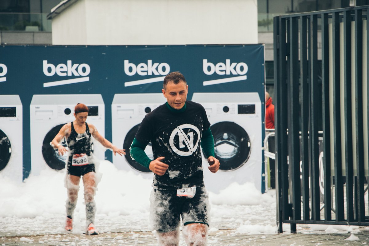 Как вам после пяти километров умыться пеной и взобраться на высокие горки?