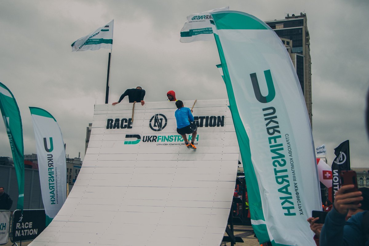 Предпоследнее препятствие далось не всем. Обидно сходить в нескольких шагах от финиша 