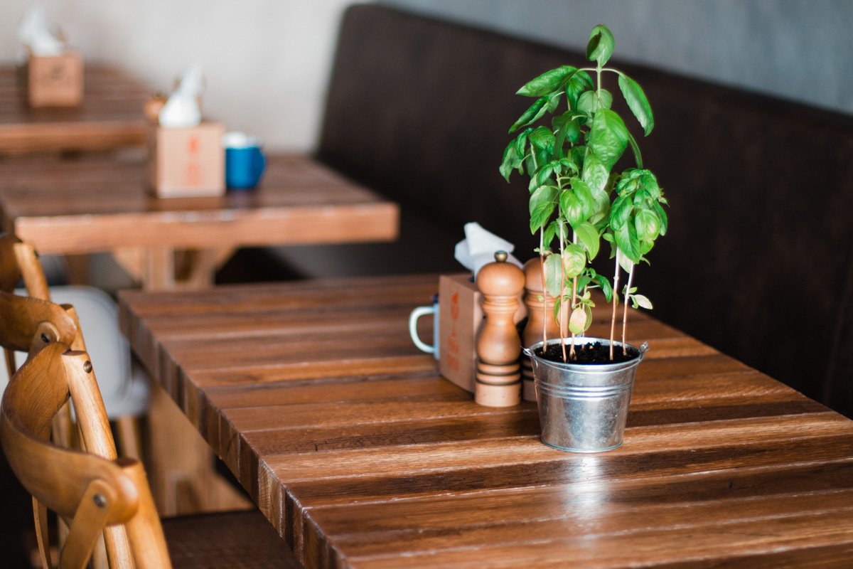 А для шумных компаний в ресторане есть отдельный VIP-зал А для шумных компаний в ресторане есть отдельный VIP-зал