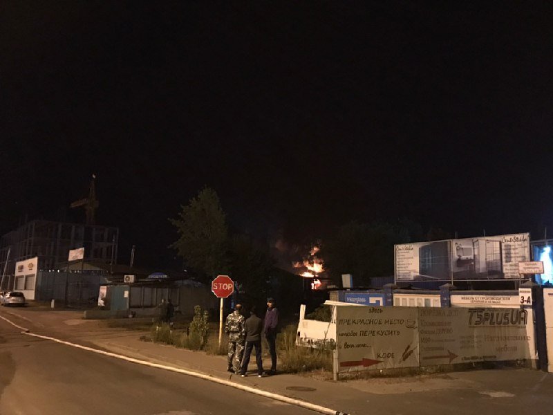 На данный момент улицу Вискозную перекрыли На данный момент улицу Вискозную перекрыли