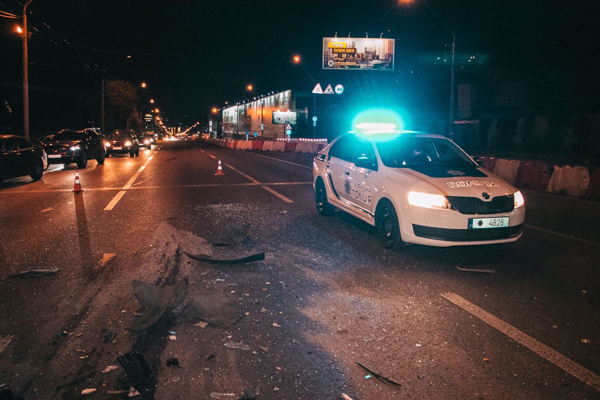 На месте работал экипаж патрульной полиции На месте работал экипаж патрульной полиции