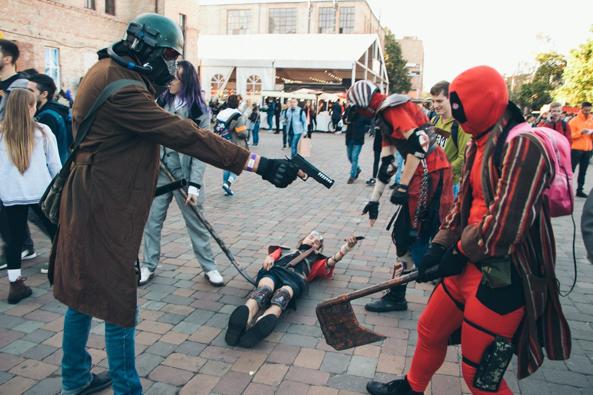 Подскажите, за кого бьются Дедпул и рейнджер НКР? Подскажите, за кого бьются Дедпул и рейнджер НКР?