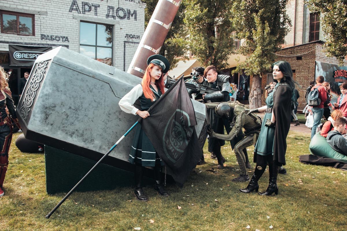 На некоторых фотозонах развернулись свои драматические сюжеты - посмотрите на этих бойцов Гидры, которые никак не могут поднять молот Тора На некоторых фотозонах развернулись свои драматические сюжеты - посмотрите на этих бойцов Гидры, которые никак не могут поднять молот Тора