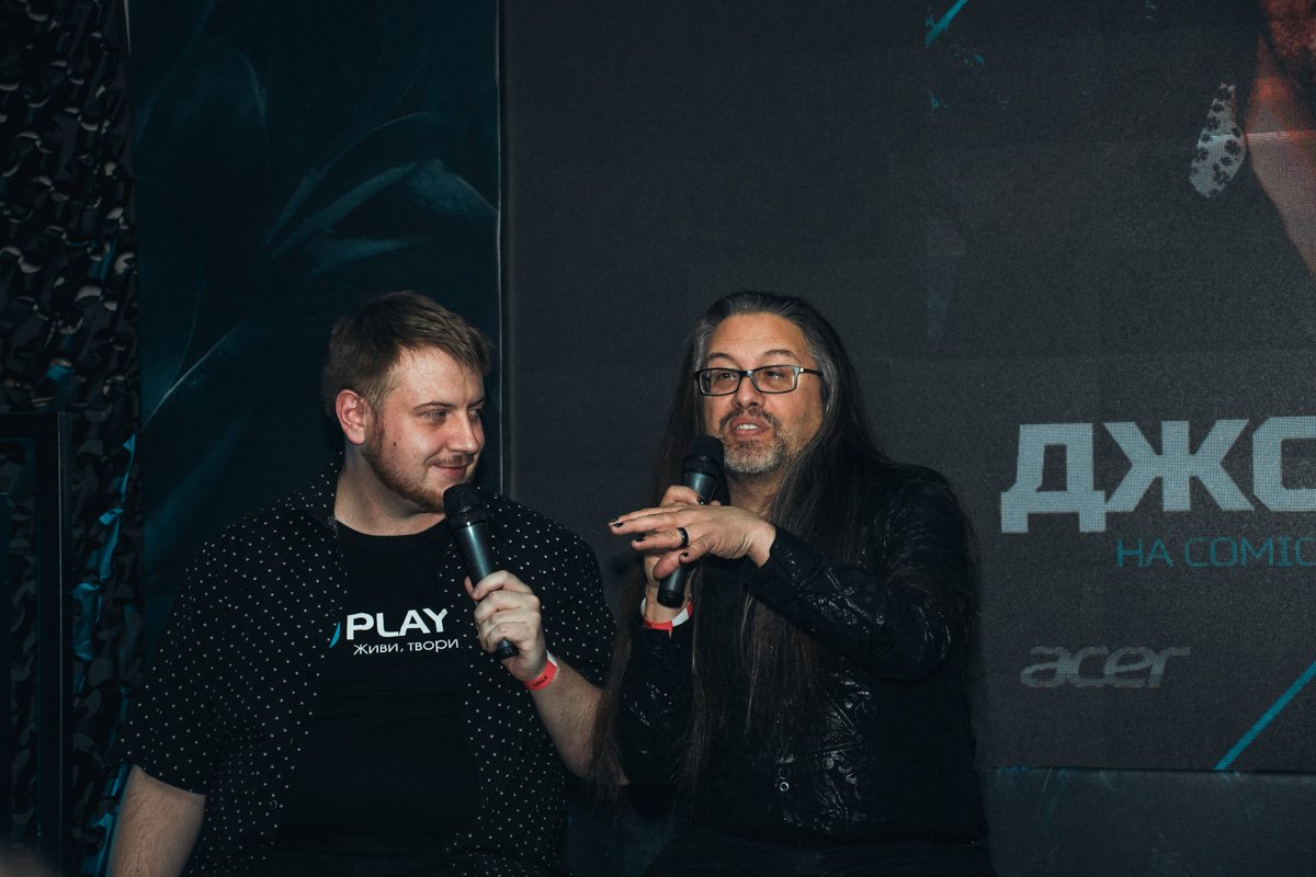 Джон Ромеро не только пообщался с фанатами, но и понагибал их в Doom Джон Ромеро не только пообщался с фанатами, но и понагибал их в Doom