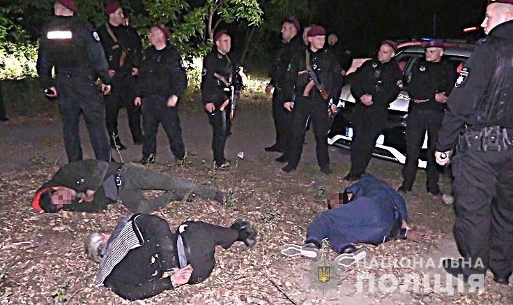 Троих задержали, одному удалось сбежать Троих задержали, одному удалось сбежать