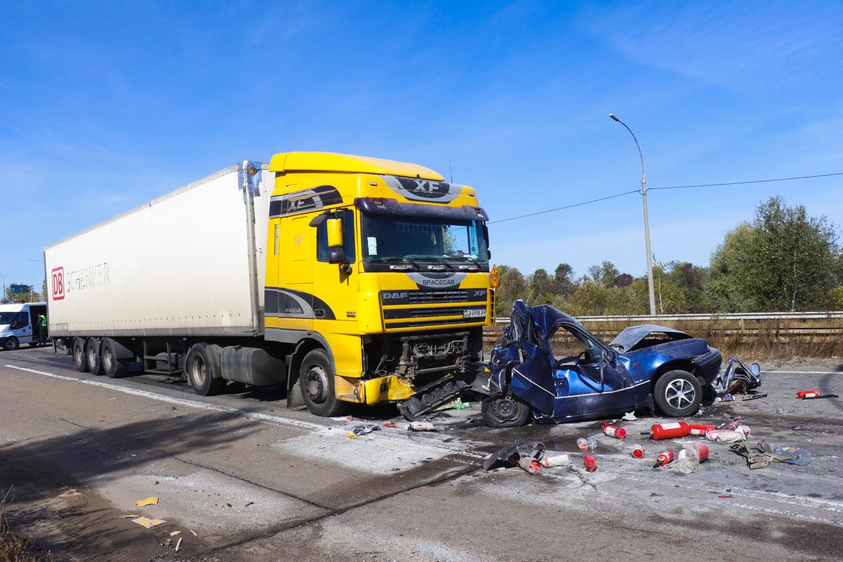 Из-за массового столкновения патрульная полиция перекрыла участок дороги