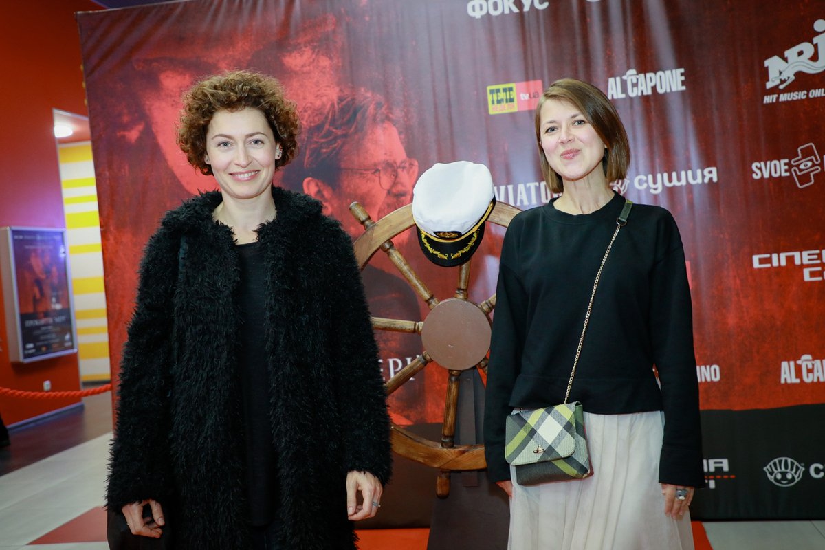 Успехом пользовалась фотозона со штурвалом и капитанской фуражкой Успехом пользовалась фотозона со штурвалом и капитанской фуражкой