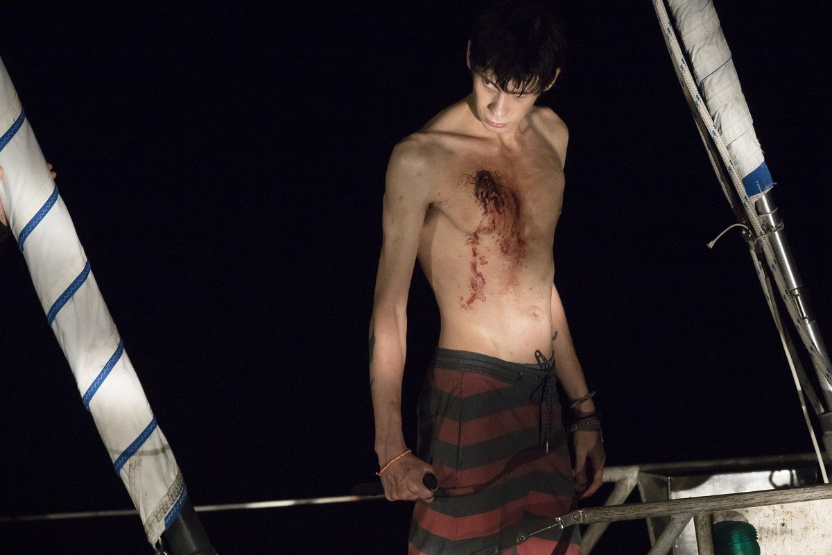 Да и первых жертв в фильме ждать придется недолго Да и первых жертв в фильме ждать придется недолго