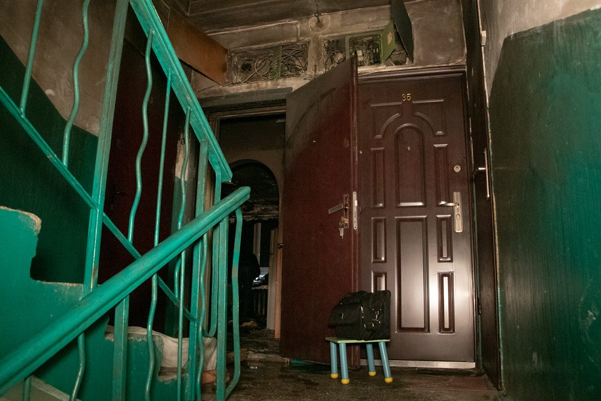 Горела квартира на четвертом этаже пятиэтажного дома