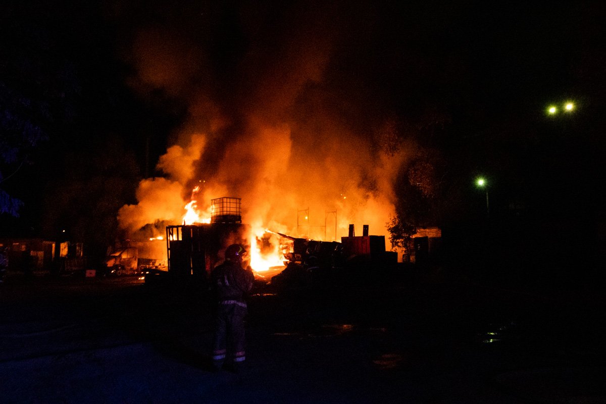 В ночь на 26 сентября в Голосеевском районе Киева по адресу улица Промышленная, 4 произошел пожар