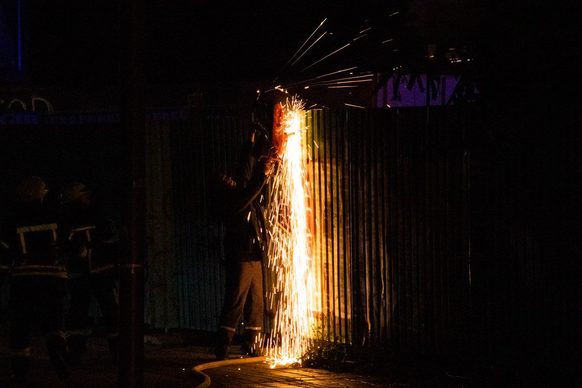 Работали бензорезами