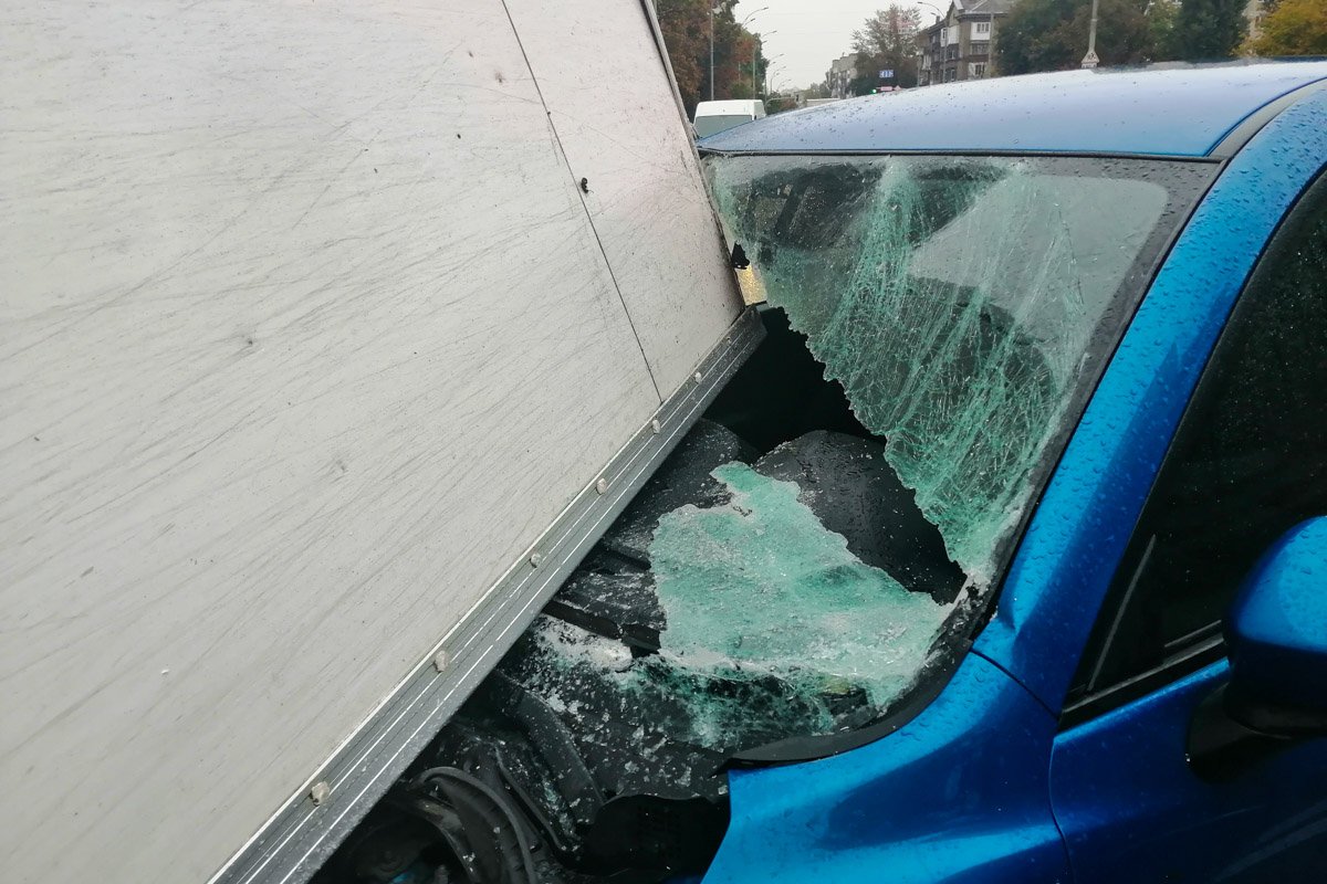 К счастью в ДТП никто не пострадал К счастью в ДТП никто не пострадал