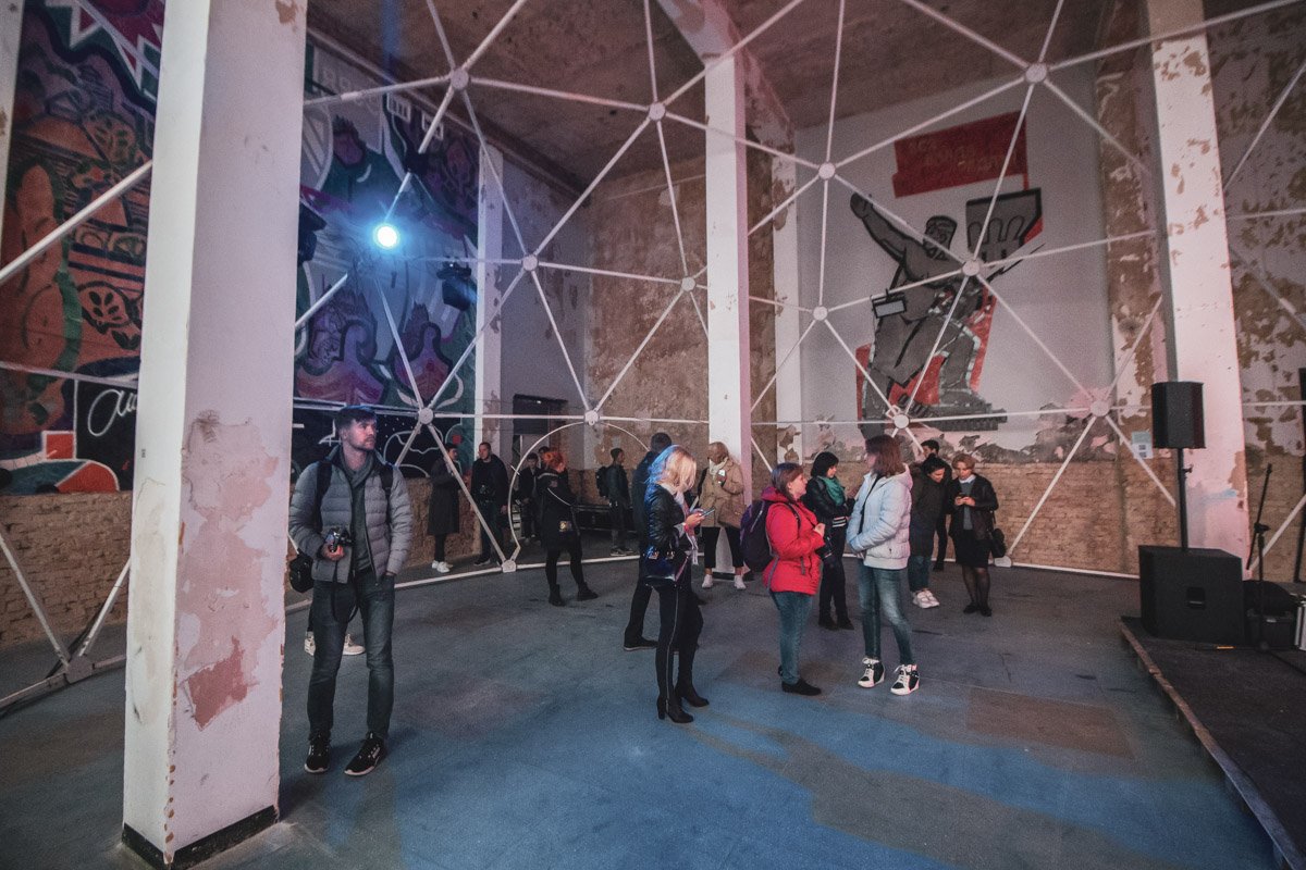 Тема выставки - художественное переосмысление трагедии, которая случилась 33 года назад