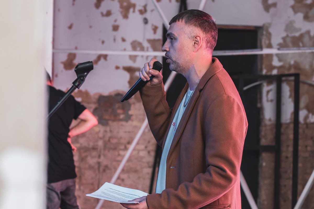 Для этого участники собрали около 20 работ со всего мира, причем каждый из авторов по своему отрефлексировал события апреля 1986 года