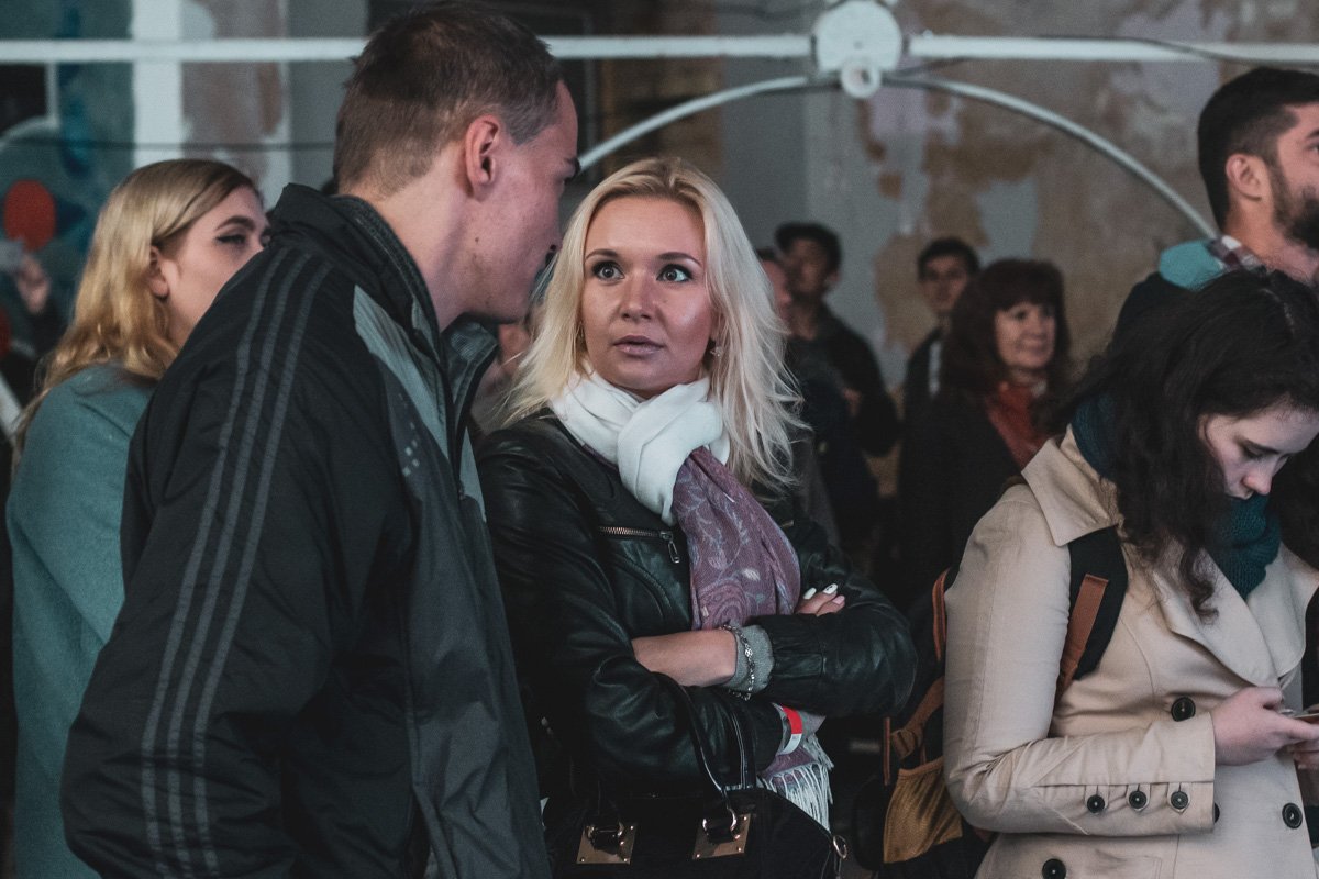 За день до полноценного открытия выставки посмотреть на экспозицию собралось немало людей