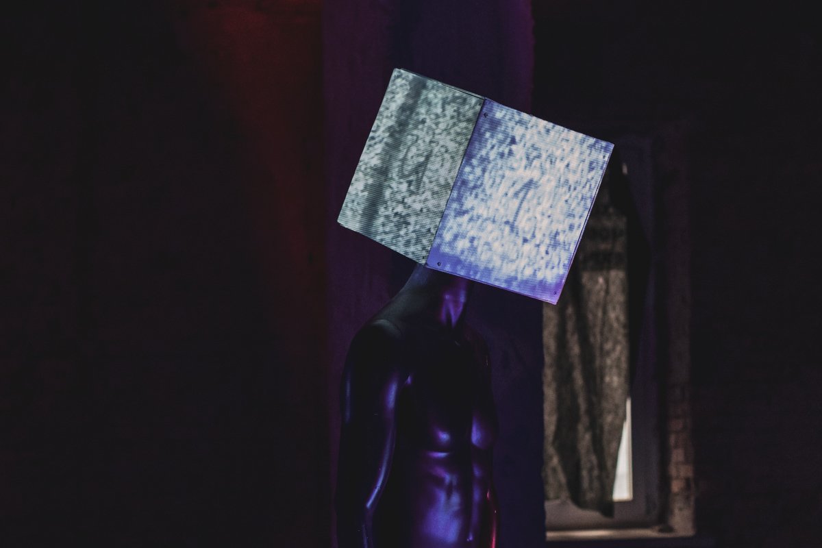 На общую атмосферу работают, например, обрывки радиопереговоров ликвидаторов