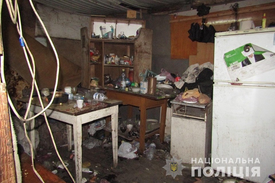 Бедолаге воткнули нож в грудь потому, что он не выбросил мусор Бедолаге воткнули нож в грудь потому, что он не выбросил мусор